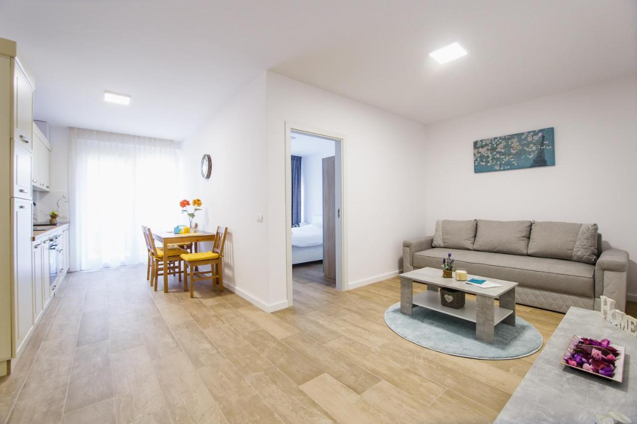 Lovely Home At West Residence Oradea Eksteriør billede