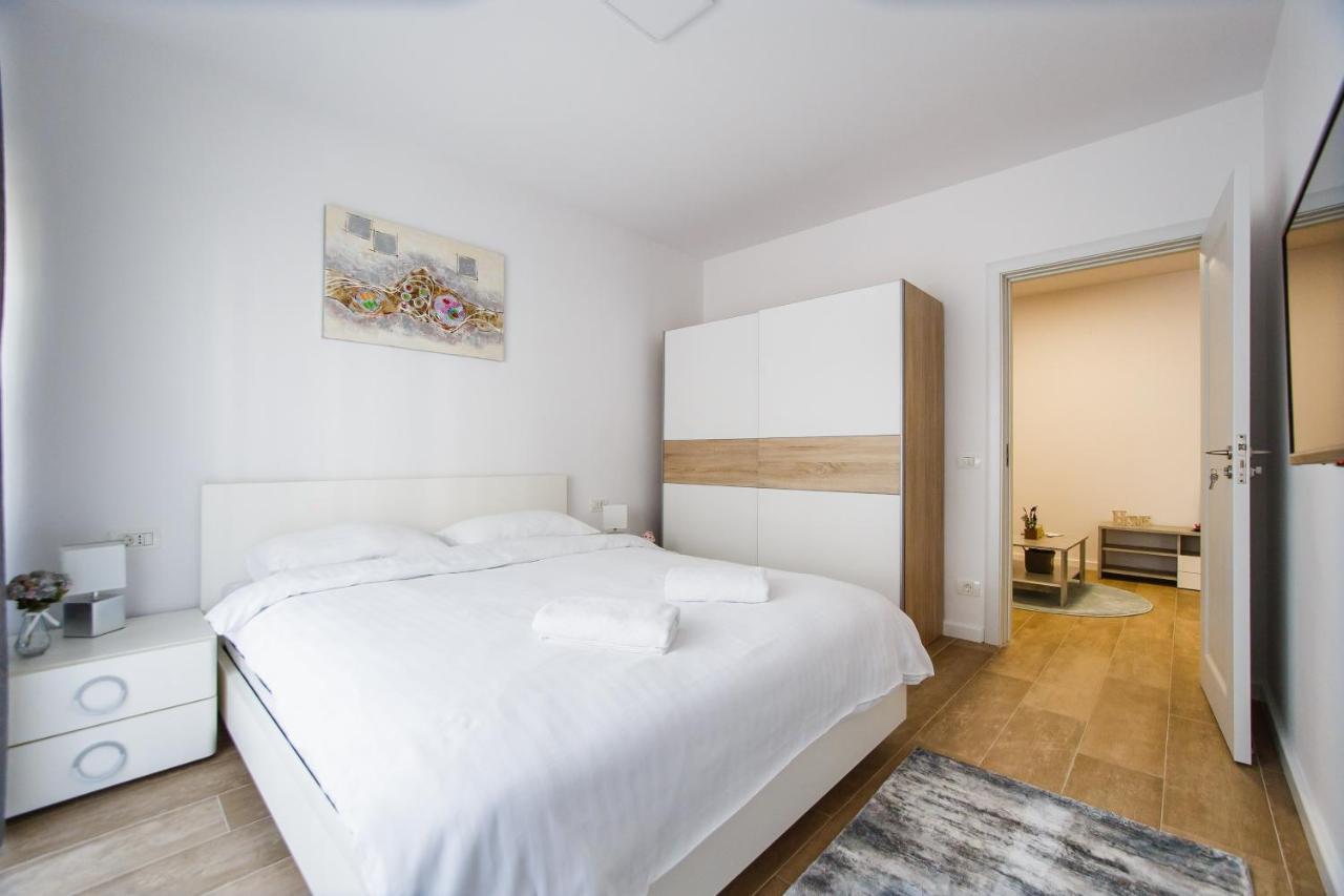 Lovely Home At West Residence Oradea Eksteriør billede