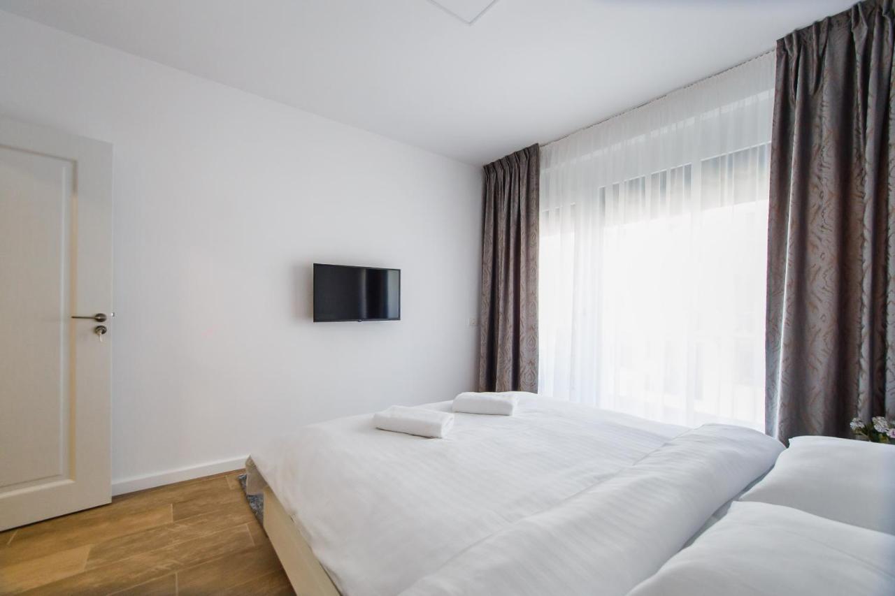 Lovely Home At West Residence Oradea Eksteriør billede